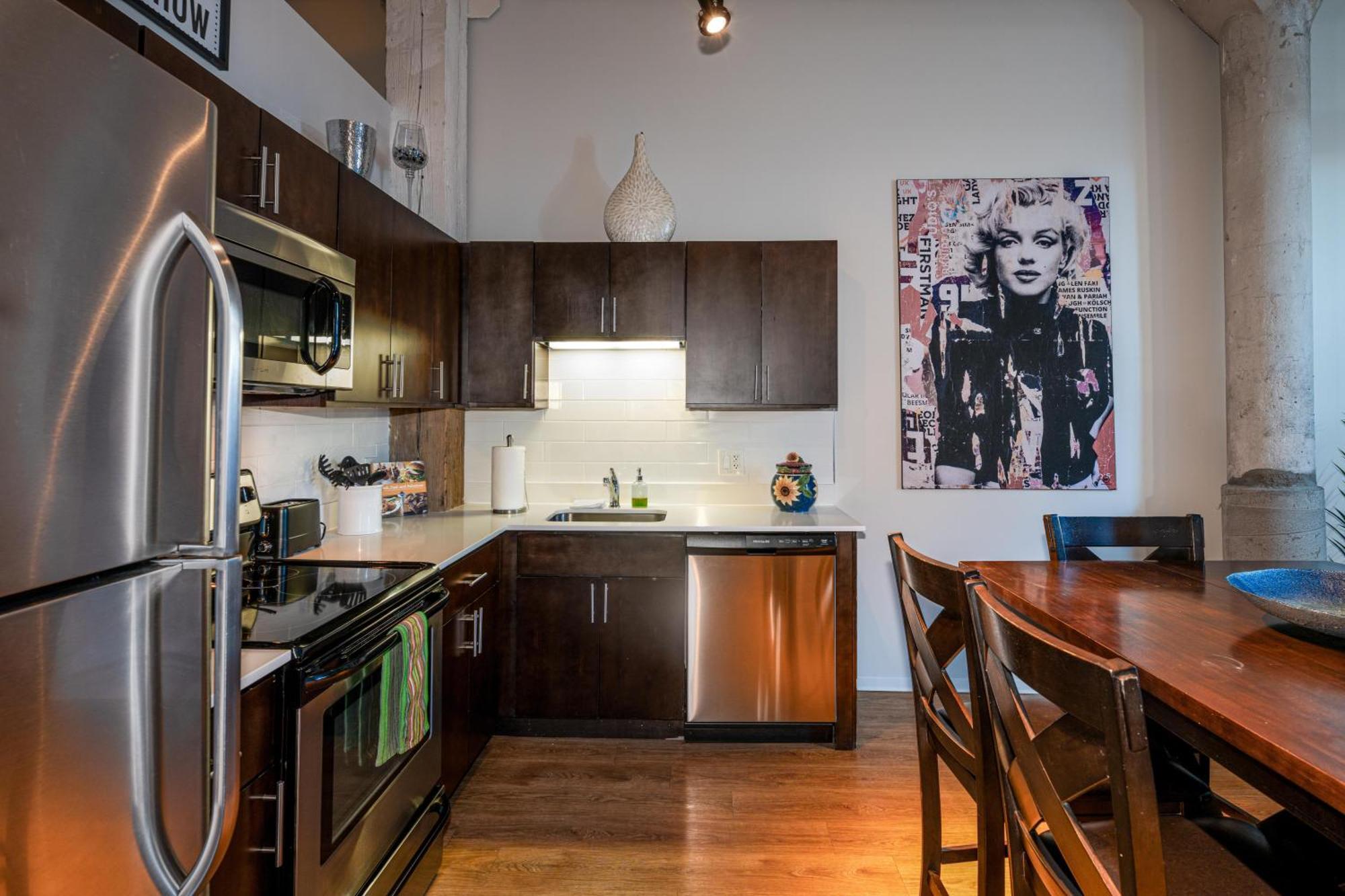 Luxery Stay Chicago - Themed Units! Close To Downtown, Mccormick Place & Wintrust Arena 외부 사진