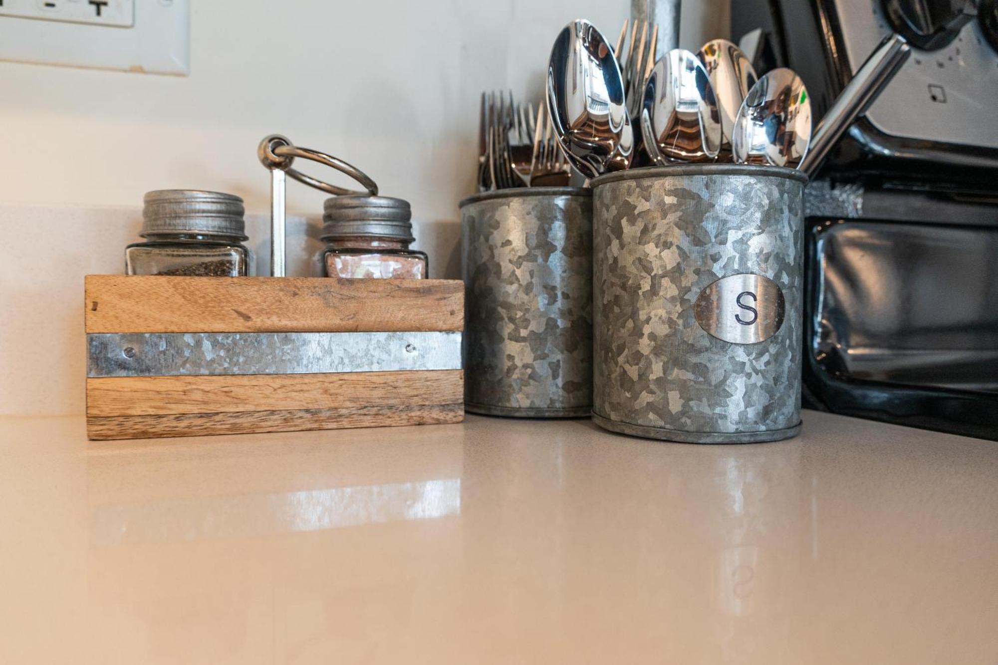 Luxery Stay Chicago - Themed Units! Close To Downtown, Mccormick Place & Wintrust Arena 외부 사진