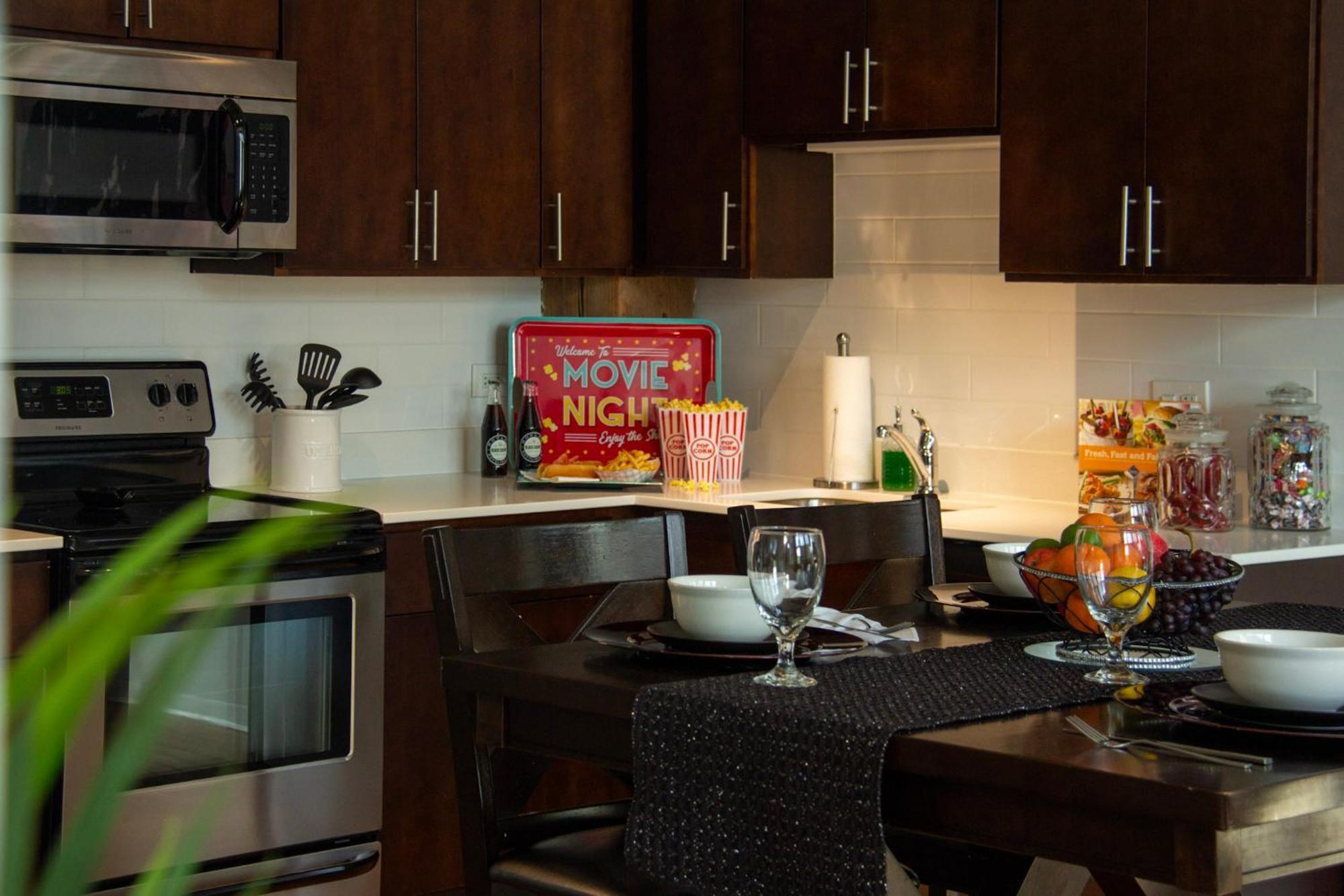Luxery Stay Chicago - Themed Units! Close To Downtown, Mccormick Place & Wintrust Arena 외부 사진