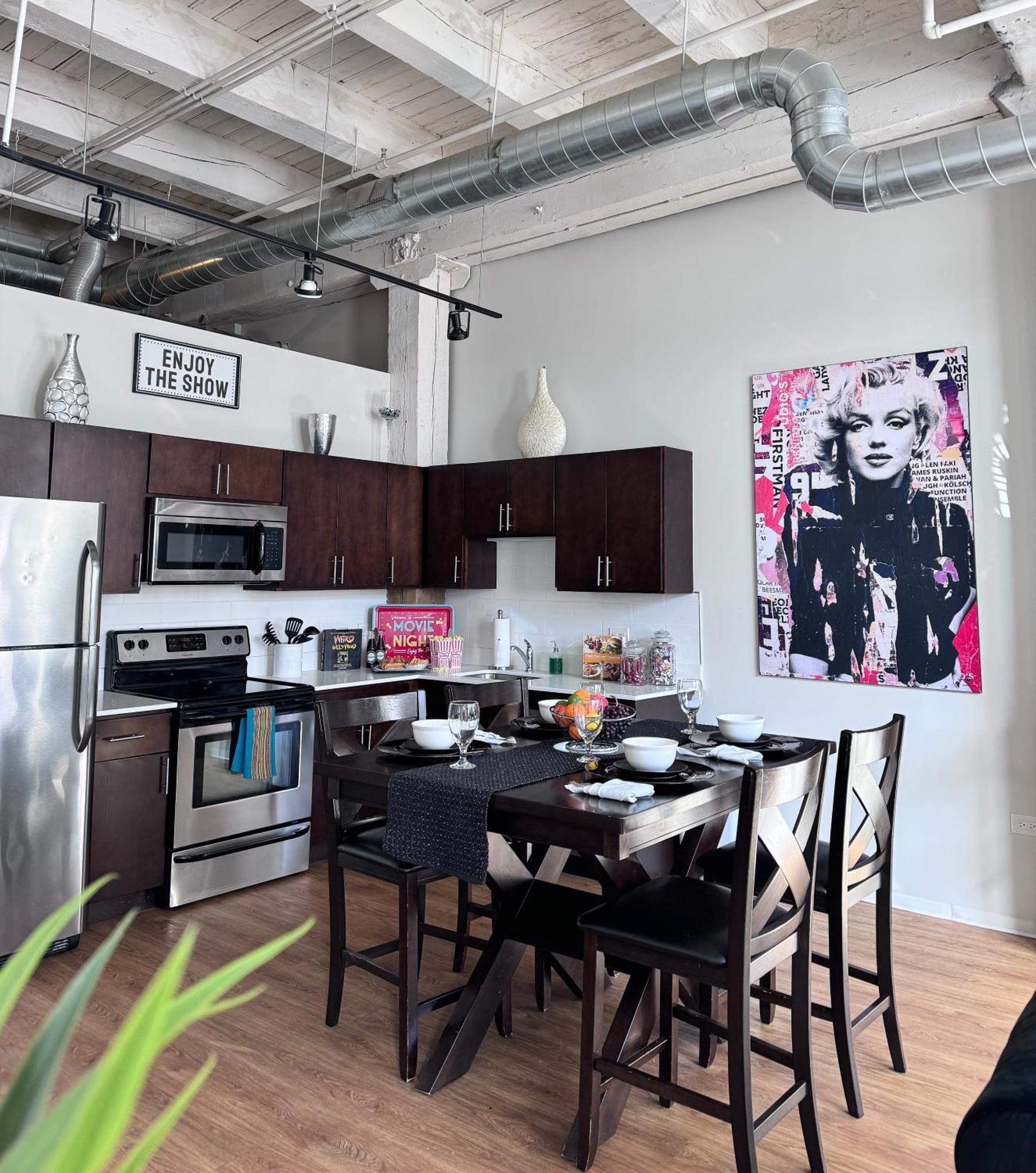Luxery Stay Chicago - Themed Units! Close To Downtown, Mccormick Place & Wintrust Arena 외부 사진